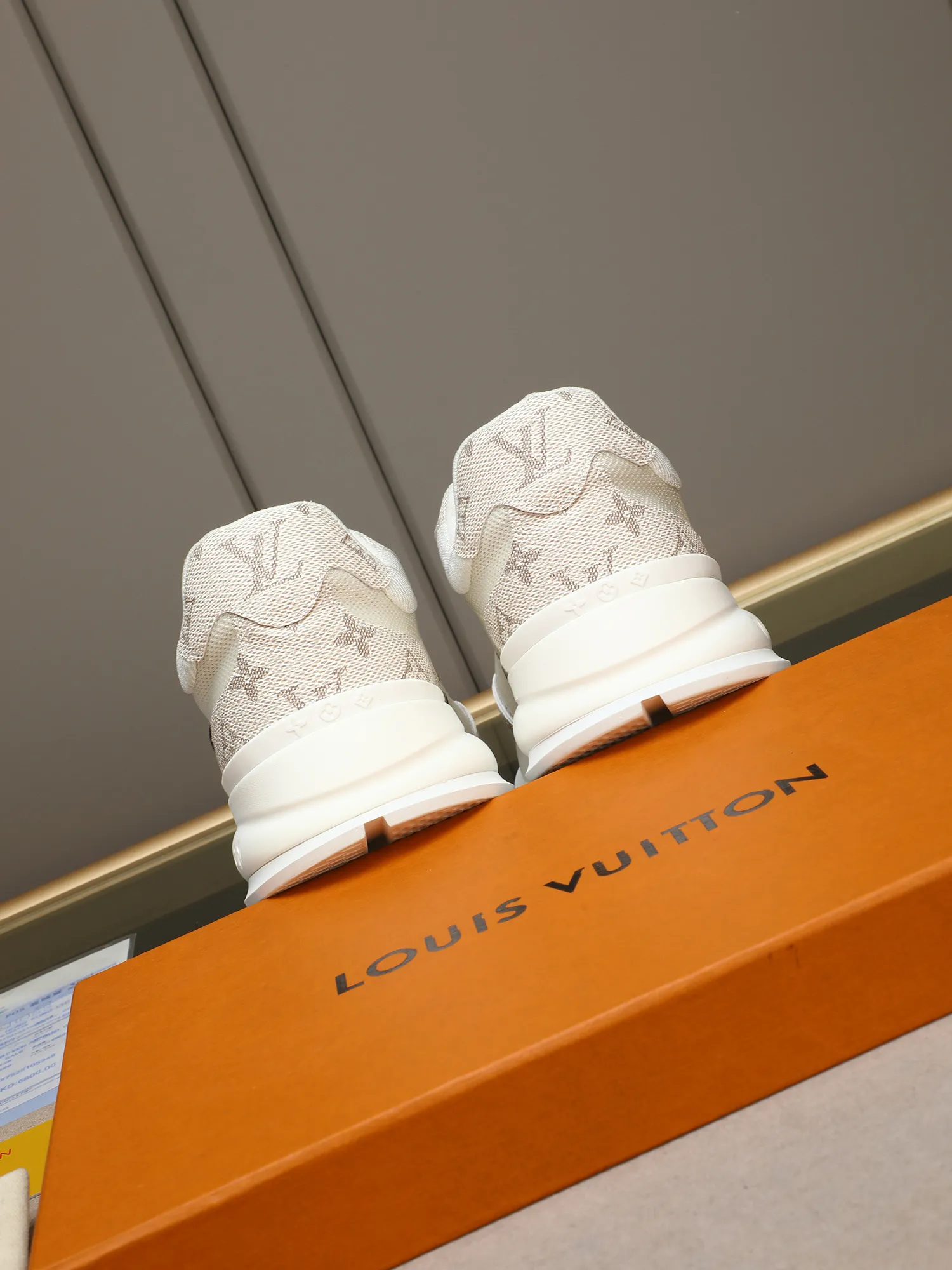 Men's shoes 💰460 Brand: LOUIS VUITTON Louis Vuitton LV Size: 38 39 40 41 42 43 44 (45 customized) Fabric: original cowhide cowhide 🔸Inside of: mesh 🔺Sole: counter foam outsole